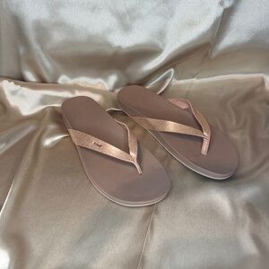 Reef Flip Flops - Like new!!